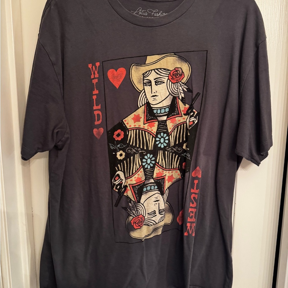 Lotus Fashion Queen of Hearts Graphic Tee